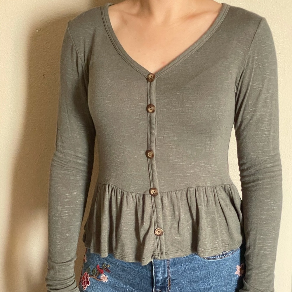 Olive green flowy peplum top - Picture 4 of 4